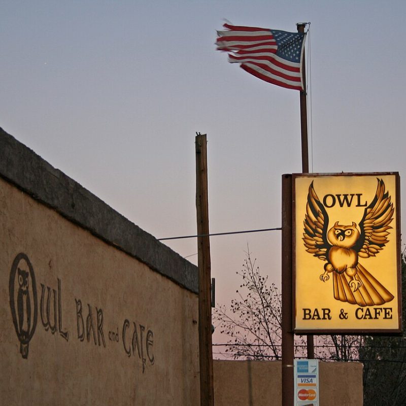 Photo: Richard Stephen Haynes, via Wikimedia Commons (CC BY-SA 4.0)(https://creativecommons.org/licenses/by-sa/4.0/) https://commons.wikimedia.org/wiki/File:Owl_Bar_and_Cafe.jpg#Licensing